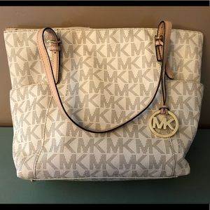 Michael Kora Vanilla jet set